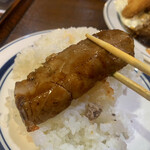 キッチン あずま - 友人から頂いたトンテキ
      低温調理した豚肉を焼いているため、
      とっても柔らかく… ジューシ〜♪