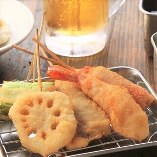 [Crispy on the outside♪ Chewy on the inside♪] Piping hot kushikatsu♪