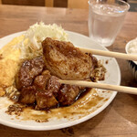 サル食堂 - 肉厚のトンテキ。