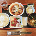 Miburo - 本日のランチ　ぶり大根煮ミニ刺身定食　1,000円