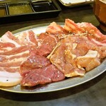 炭火焼肉ビヨンド - 