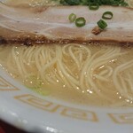 ラーメン ごくまる - ・王道豚研ラーメン 720円
・麺1.5倍 60円