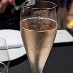 ラ・ロシェル - シャンパンで乾杯！