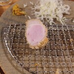 とんかつ 乃ぐち - サービスの一切れ