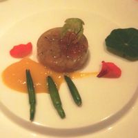 かみくら - 信州サーモンのタルタルトマトコンソメのゼリー寄せ