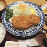 Katsutomo - ●麦豚ロースカツ定食　1,680円
                      飲み物はセルフでした。
