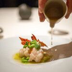 レストラン オオツ - 2022.9 那珂湊産伊勢海老 枝豆 ズッキーニトロンベッタ 海老の出汁とトマトのソース