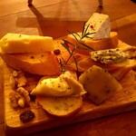 BB tetsugakudo Jazz&Cafe - チーズの盛り合わせです