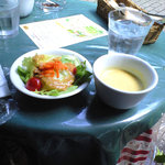 Cafe Restaurant AUREOLE - 前菜。サラダと冷製カボチャスープ