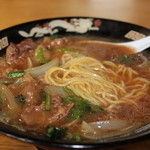 華苑 - 牛肉ラーメン