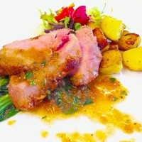 RISTORANTE REGA - サービスは悪くなく、一つ一つ手をかけ、素材も多分良いのだと思う
                でも塩加減が合わなきゃ、どんな料理も台無し
                口コミ見直したら塩加減の事書いてる人なんて一人もいない
                たまたまだったのか、私達がよっぽど薄味なのか
                どっちにしても、もう行かない
                食べログ評価をアテにして行ったらまた玉砕
                今の所一勝四敗くらいか(´Д` )
                