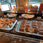 エーグルドゥース - 店内/焼き菓子