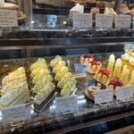 エーグルドゥース - 店内/ショーケース