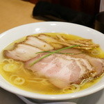 Japanese Soba Noodles 蔦 - 焼豚塩そば