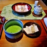 那須温泉　山楽 - 到着時の抹茶、お茶菓子