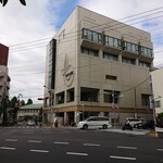 Taishuushokudou Yasuzawa - 通り過ぎるとサンパール荒川（荒川区民会館）前の交差点、この日は三ノ輪方面に行かず斜めに進んだ