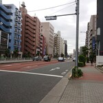 Taishuushokudou Yasuzawa - この交差点を渡れば三河島駅は近いが、荒川区役所方面へ向かい歩き続けた