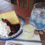 Cafe Yukari - シフォンケーキとマロネード