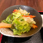 和食屋 - 【2022年08月】豚の生姜焼き欲張り定食1,250円、ミニサラダ。