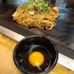 長田本庄軒 - ぼっかけ焼きそば＋ぼっかけの出汁入り生卵