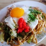 まつや軽食堂 - 焼きそば（並）目玉焼き追加