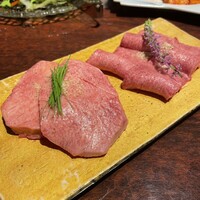 黒毛和牛焼肉 虎斑 北新地店 - 