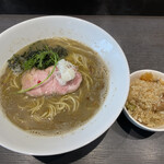 ヌードルキッチン テラコスタ - 煮干し塩・麺大盛り650円とクーポンでいただける洋風炊き込みご飯