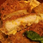 豚カツと和食 のぶたけ - ロースカツ断面