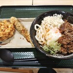 はなまるうどん - 牛肉温玉ぶっかけ・ちくわ磯辺揚げ・かき揚げ