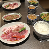 原宿焼肉 KINTAN - お料理到着