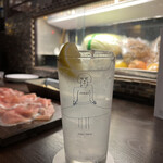 JOEAT CAFE - ◯普通のレモンサワー¥480…シュールなデザイン(マリリンモンロー！笑)のグラス！(*^o^*)
      
      デザイナー店主様の手書きグラスは他にも何種類かあるそう！(  ´艸`)♪ 