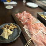 JOEAT CAFE - チーズとクルミ(サービスでいただきました！ありがとうございます(*´ω`*))