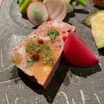 Ris. - 愛農学園ポークのテリーヌ、実山椒のソース…ぎゅっと詰まった旨味に実山椒が効いてお酒が進む一品