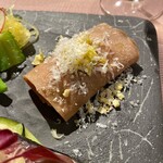 Ris. - イタリア産栗粉のクレープ…中には生ハム等が潜む。チーズや生ハムの穏やかな塩気が栗とマッチ