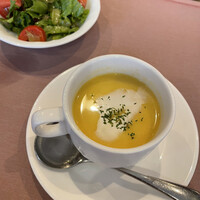 厳選洋食さくらい - セットのスープとサラダ