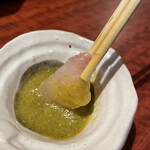 酒バル guigui - ヌタでカンパチを食べる