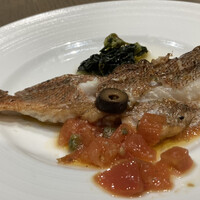 COLONIAL BEACH 横浜ハンマーヘッド - 本日の鮮魚料理: イサキのロースト