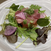 COLONIAL BEACH 横浜ハンマーヘッド - 鮪と旬野菜のアヒポキ