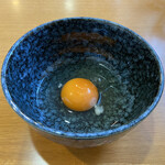 184759790 - トッピングの生卵♪ なんか器が綺麗だったのでパシャリ☆