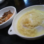 肉よも亭 - ショウガはおろし皿付きで、お一人様用にカットされてあり便利