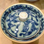 紀の代 - ”まぐろ珍味”は“紀の代”さん自慢の一品とする”皮ぽん”でした。蓋付きの小鉢で提供されます。