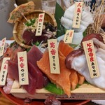 十勝 北海道 浜直活鮮 魚の一心 - 一番人気の海鮮8品盛り500円