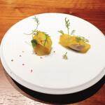 epice Dessert et Cuisine - 中央にあるとても小さい花、これが韮の花