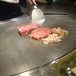 ステーキ・慶 - 脂身で焼く