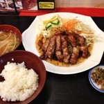 まつもとの来来憲 - 大とんてき定食☆
                                
                                晩ご飯は、來來憲のとんてき♡とんてきはここのが大好きです！ʕ•̬͡•ʔこの汁を持って帰りたい！( ¤̴̶̷̤̀ω¤̴̶̷̤́ )✧