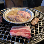 豚ホルモン我那覇焼肉店 - 