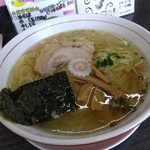 中華麺房 東龍 - 「しおらーめん」着丼＼(^o^)／