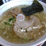 中華麺房 東龍 - 角度を変えてパチリ♯③　チャーシューが大きい(゜o゜;❗