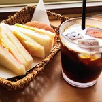 Matsuri cafe - 日替わりモーニング 今日はソフトサラミ アイスコーヒー460円