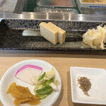 寿司安 - 玉とお漬物3種